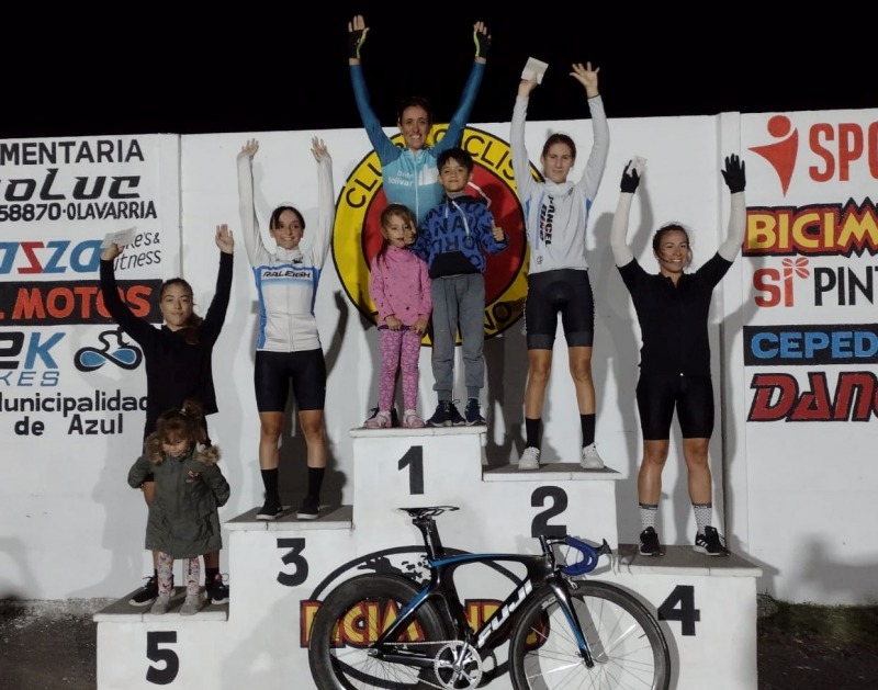 Gran labor de ciclistas olavarrienses en Azul